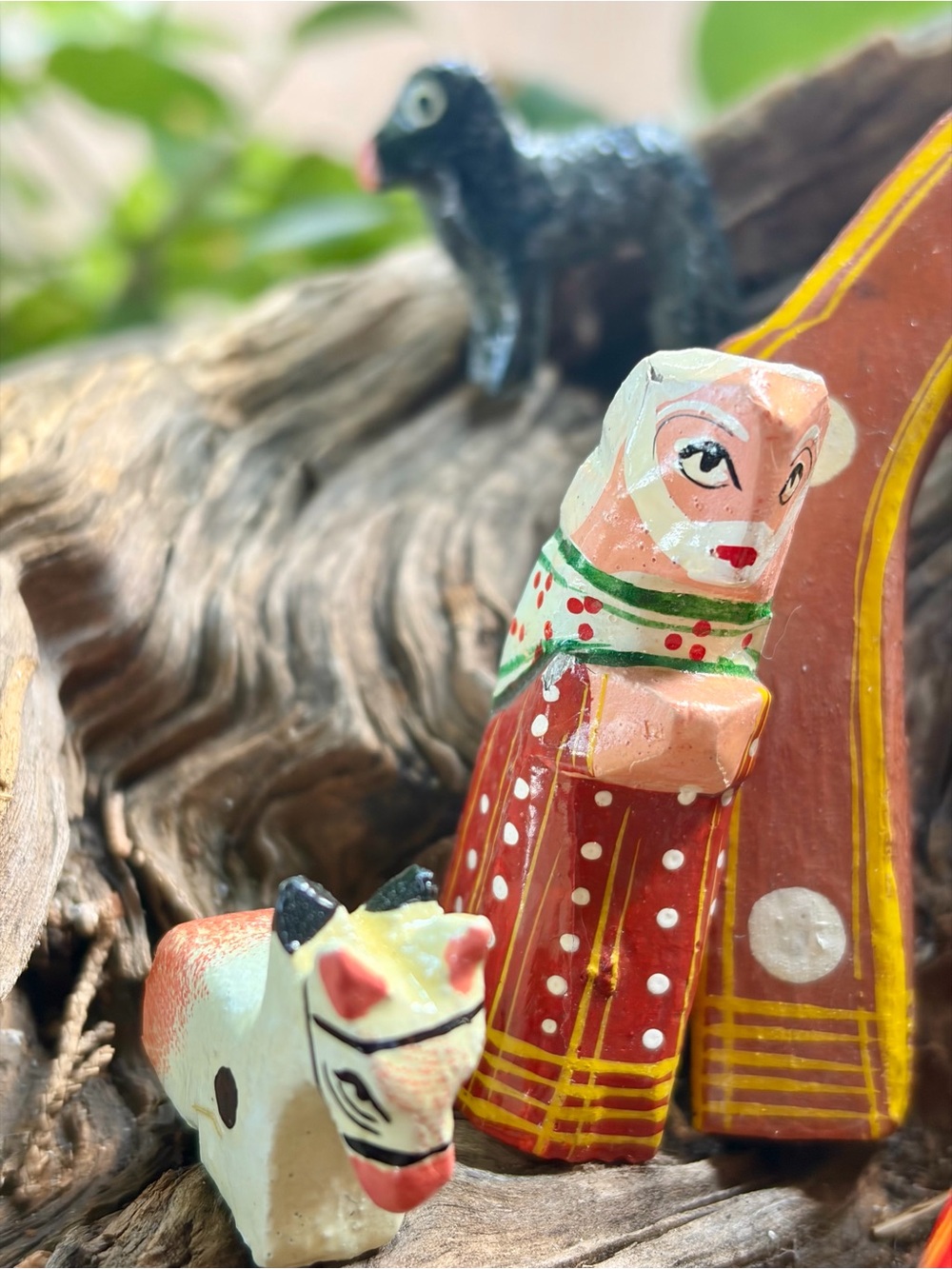 Benares India Painted Wood Arch Nativity Scene - Picture 3 of 12